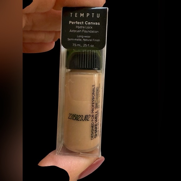 Temptu Other - Temptu Airbrush Perfect Canvas Hydra Lock Airbrush Foundation - 2W Ivory NIB❤️